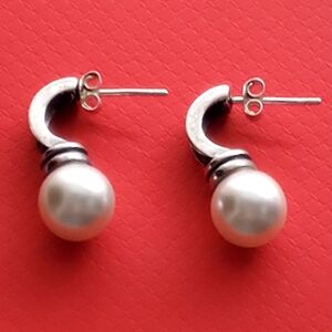 RARE Silpada Sterling Silver Pearl Earrings P0826